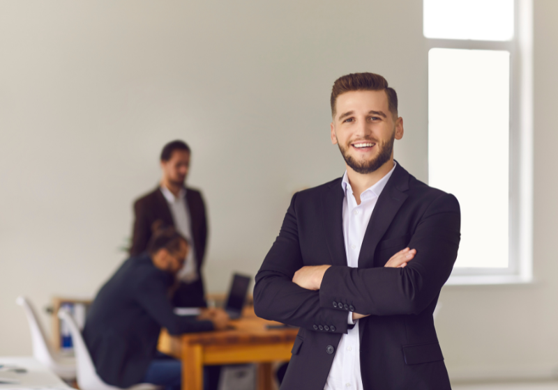 Ingin Mempekerjakan Direktur Asing di Perusahaan? Begini Regulasi & Ketentuannya!